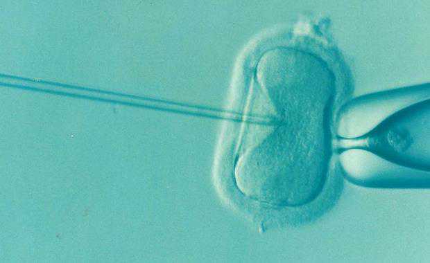 宫外孕采取什么体位，防治输卵管破裂？